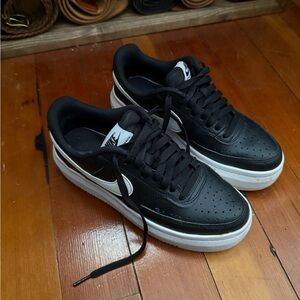 Nike Men's Black and White Sneakers